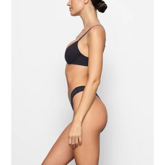 SKIMS Fits Everybody Plunge Bra Lightly Lined Underwire Black Onyx Size 40DDDD - Picture 2 of 6